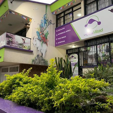 La Otra Mitad Hostel Armenia  Exterior photo